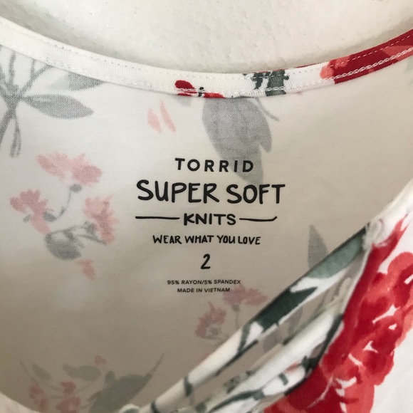 Torrid Super Soft Ivory Floral Lattice Ruffle Top - Picture 6 of 9